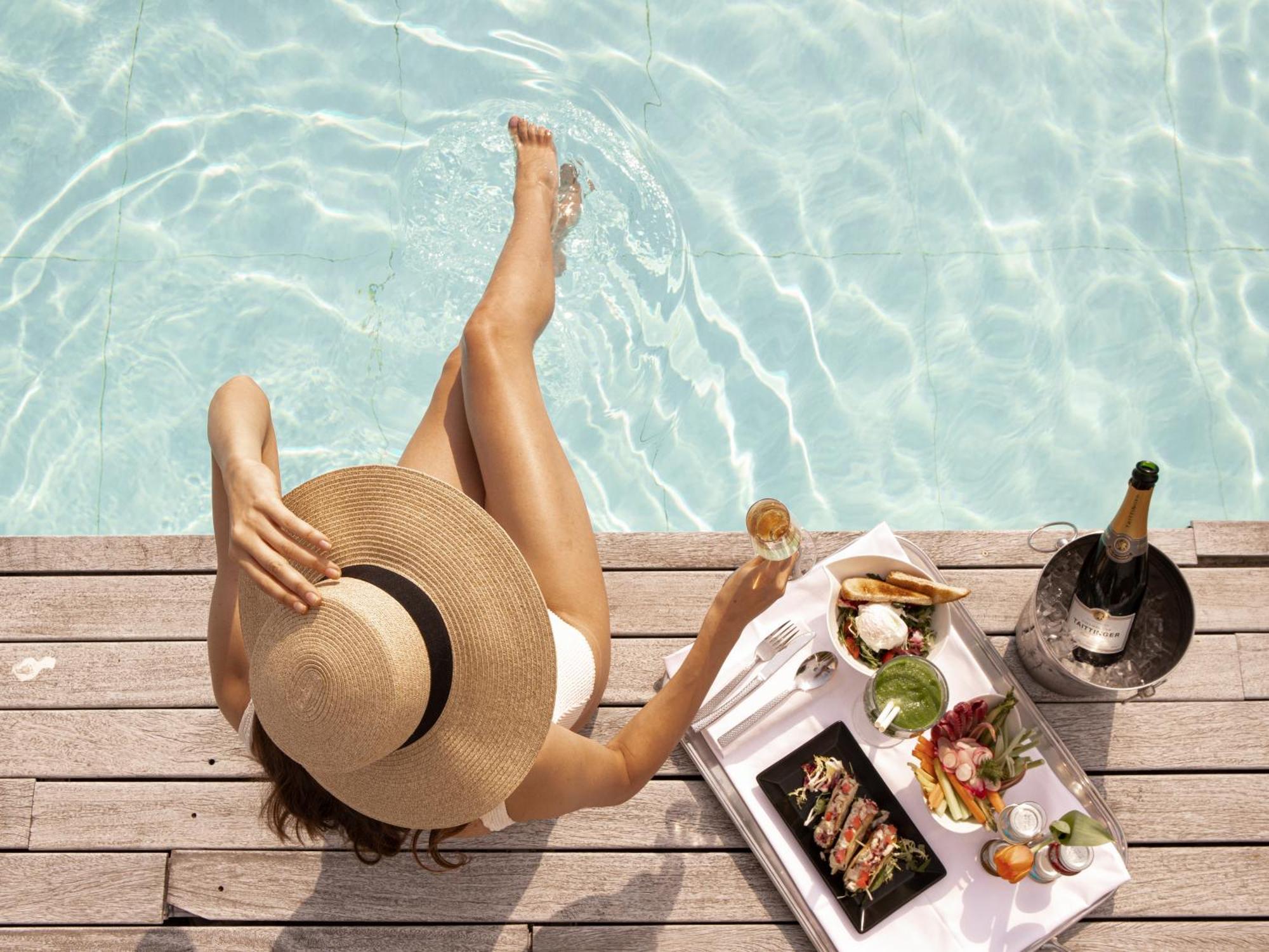 Boscolo Nice Hotel & Spa المظهر الخارجي الصورة A woman sunbathing
